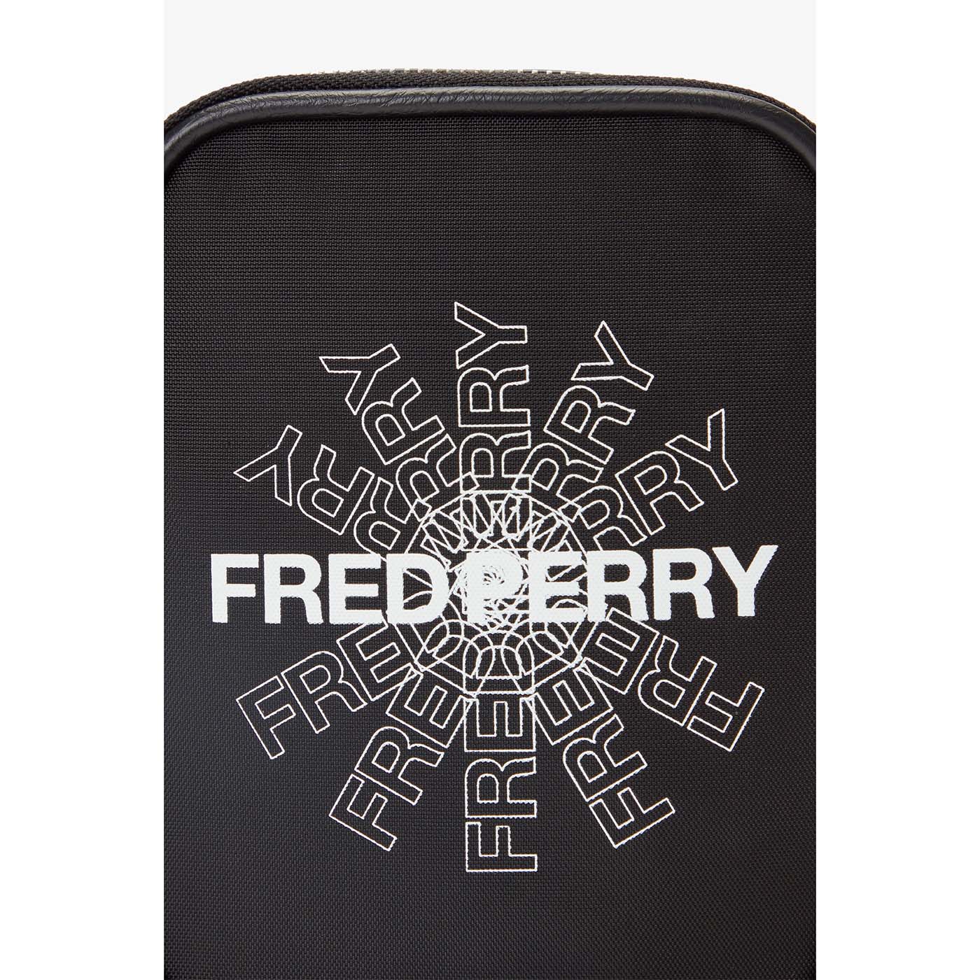 Fred Perry Mini-Brusttasche mit Grafik-Print Black