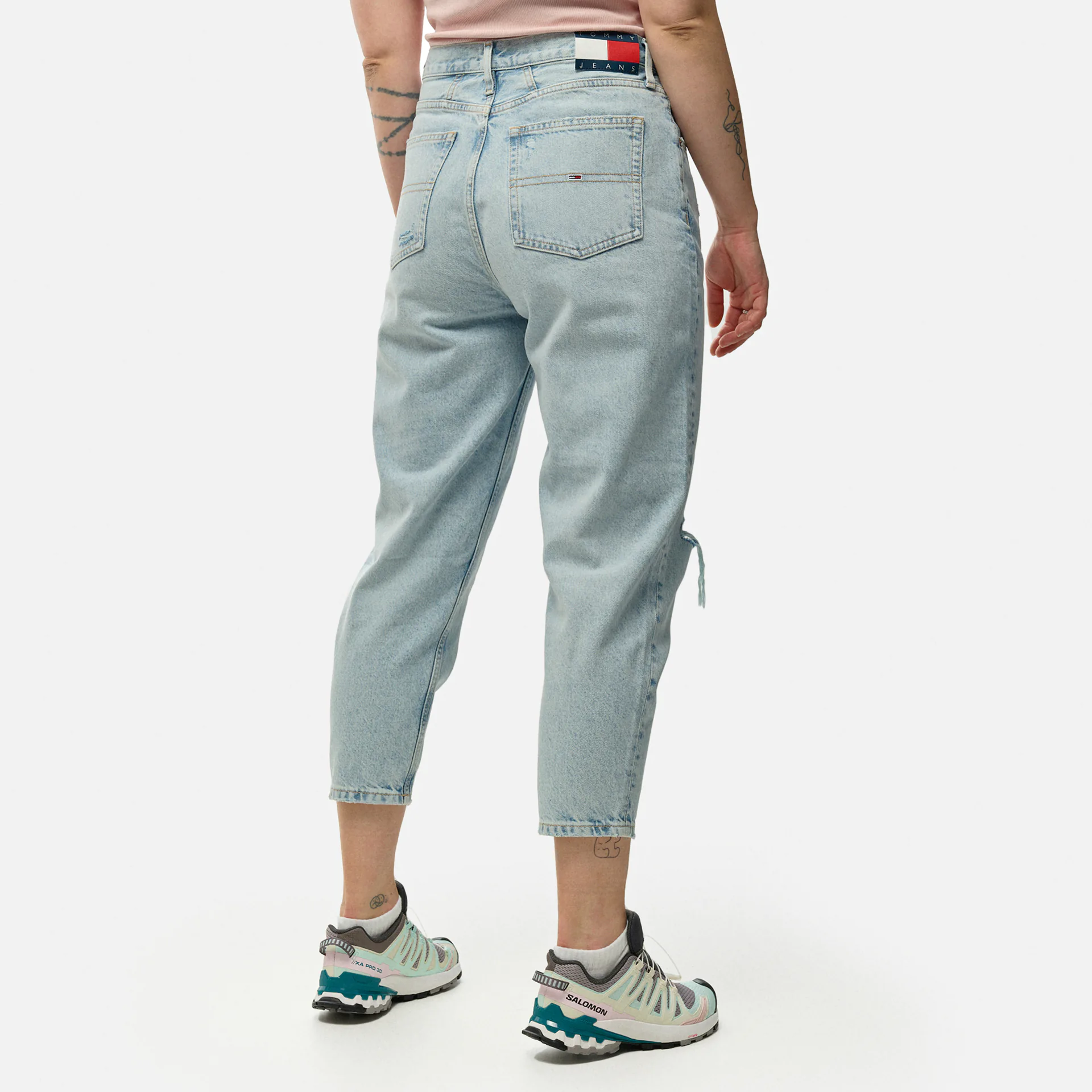 Tommy Jeans Mom Fit Ultra High Rise Tapered Flag Denim