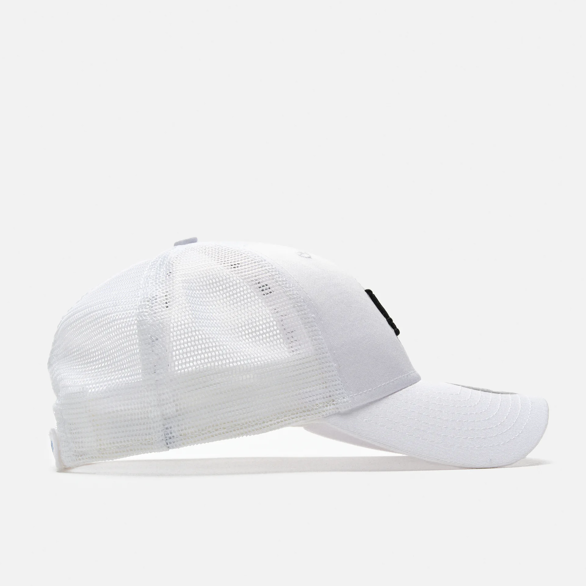 Black and white la cap online