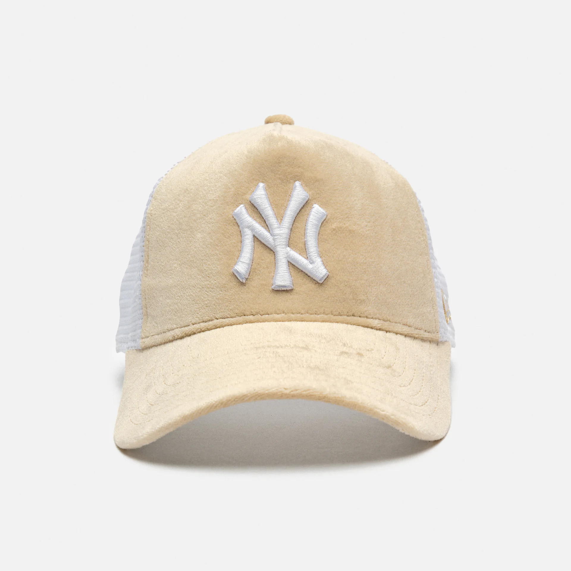 New Era NY Yankees Women Velour Trucker Cap Beige