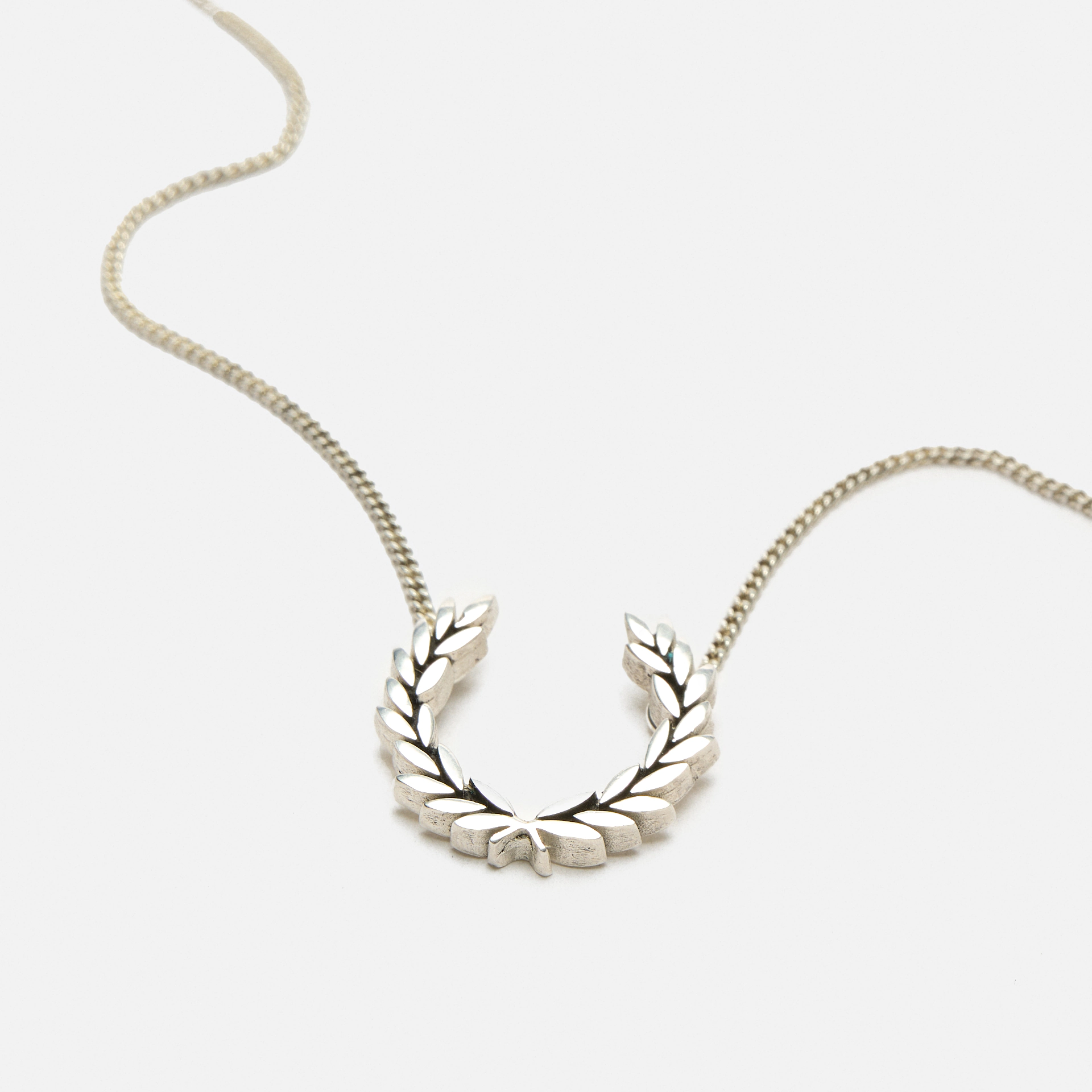 Fred Perry Laurel Wreath Necklace Metallic Silver