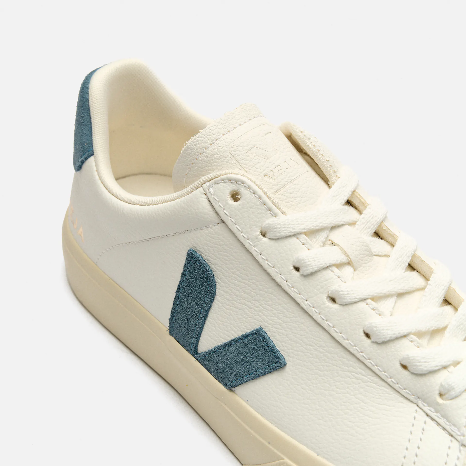 Veja Campo Chromefree Leather Sneaker Extra White/California