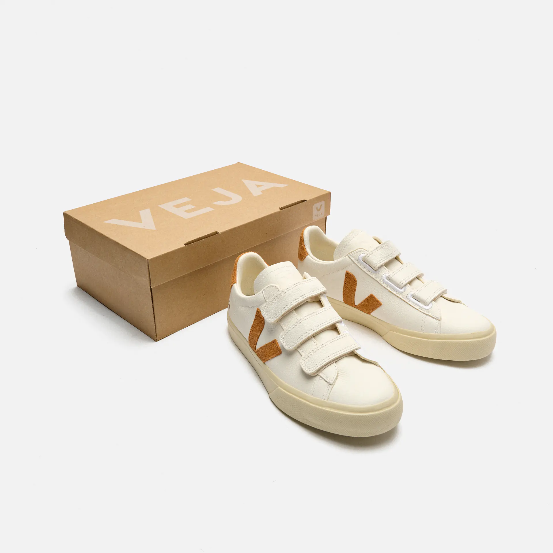 Veja Recife Logo Chromefree Leather Sneaker Extra White/Umber