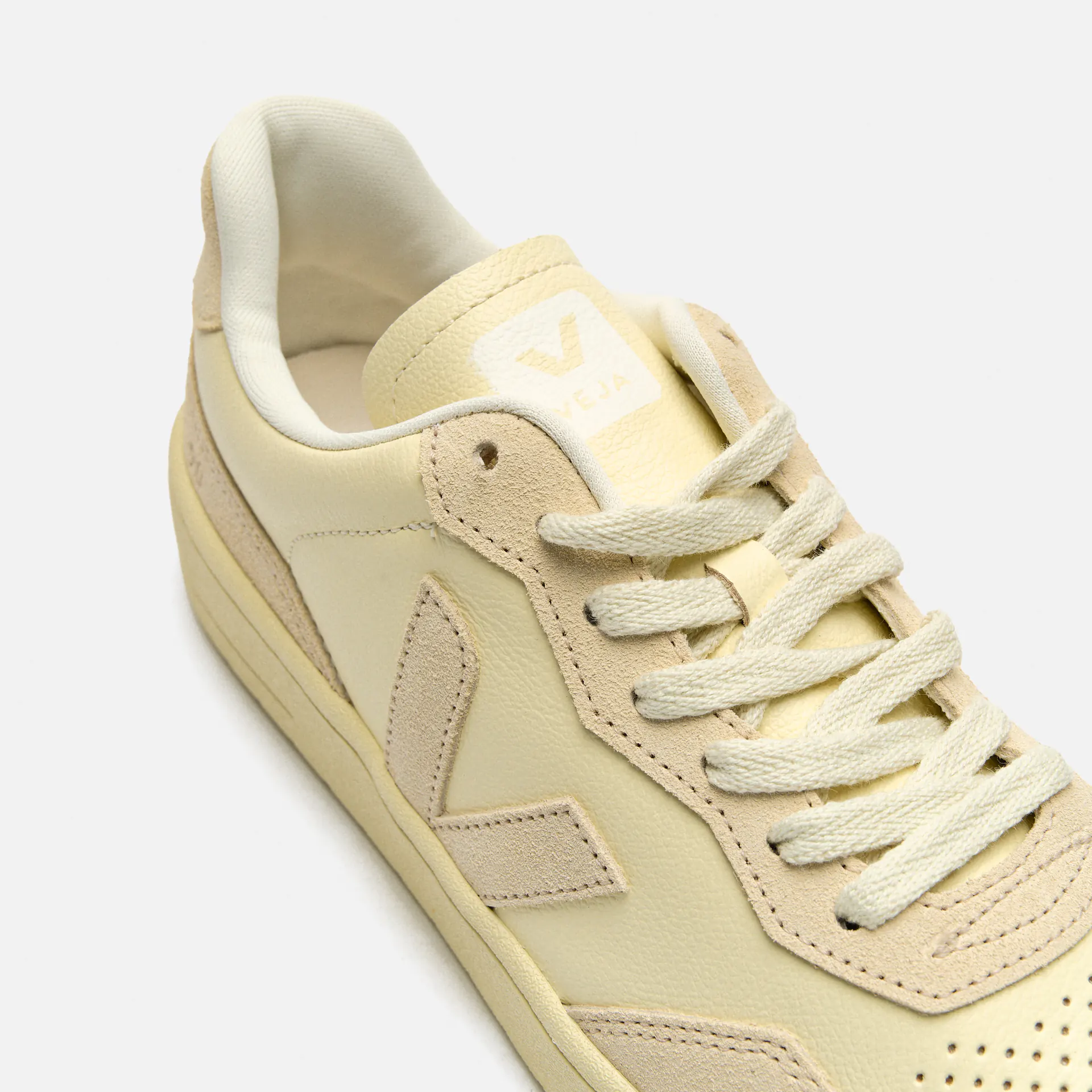 Veja V-90 Leather Sneaker Cashew Oat