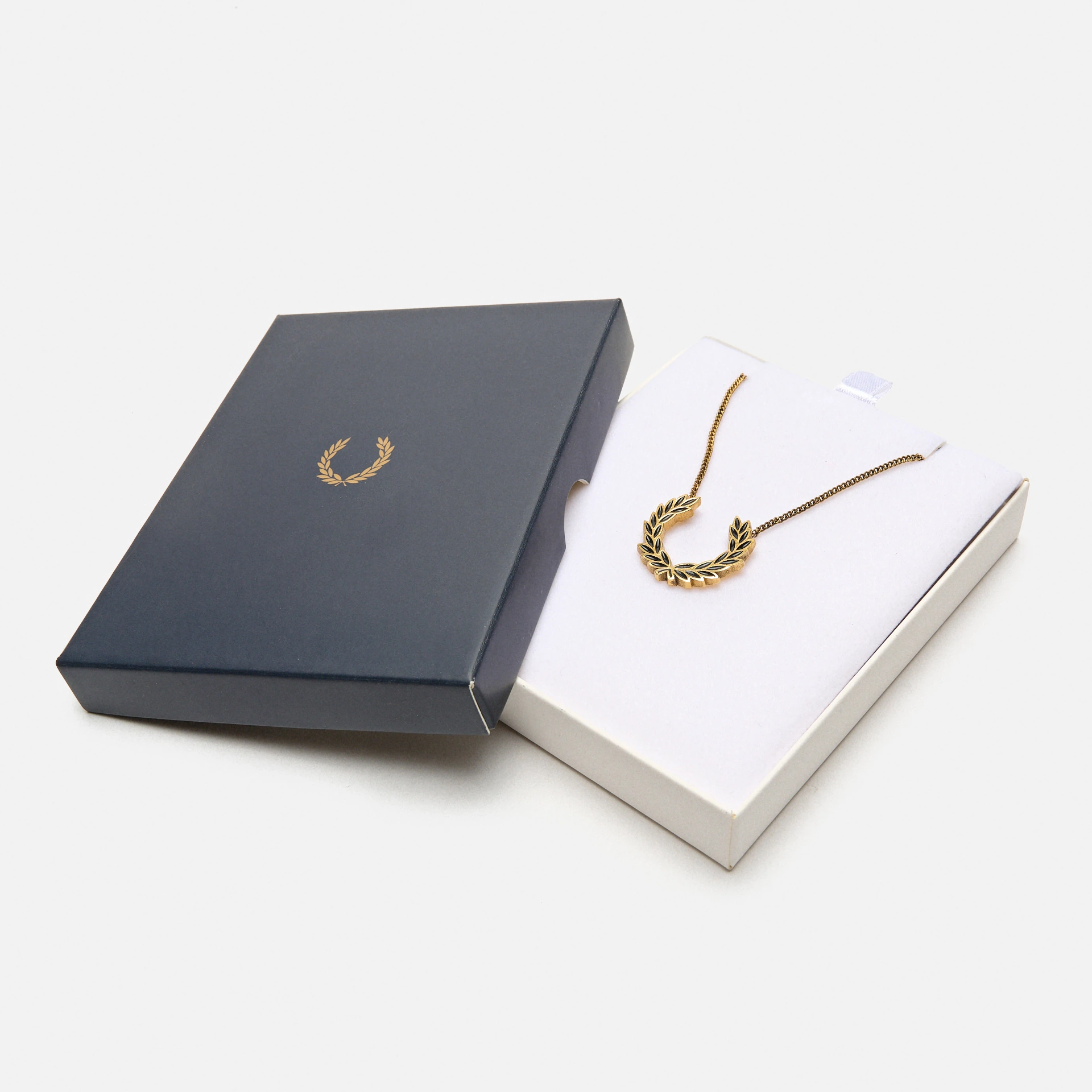 Fred Perry Laurel Wreath Necklace Gold