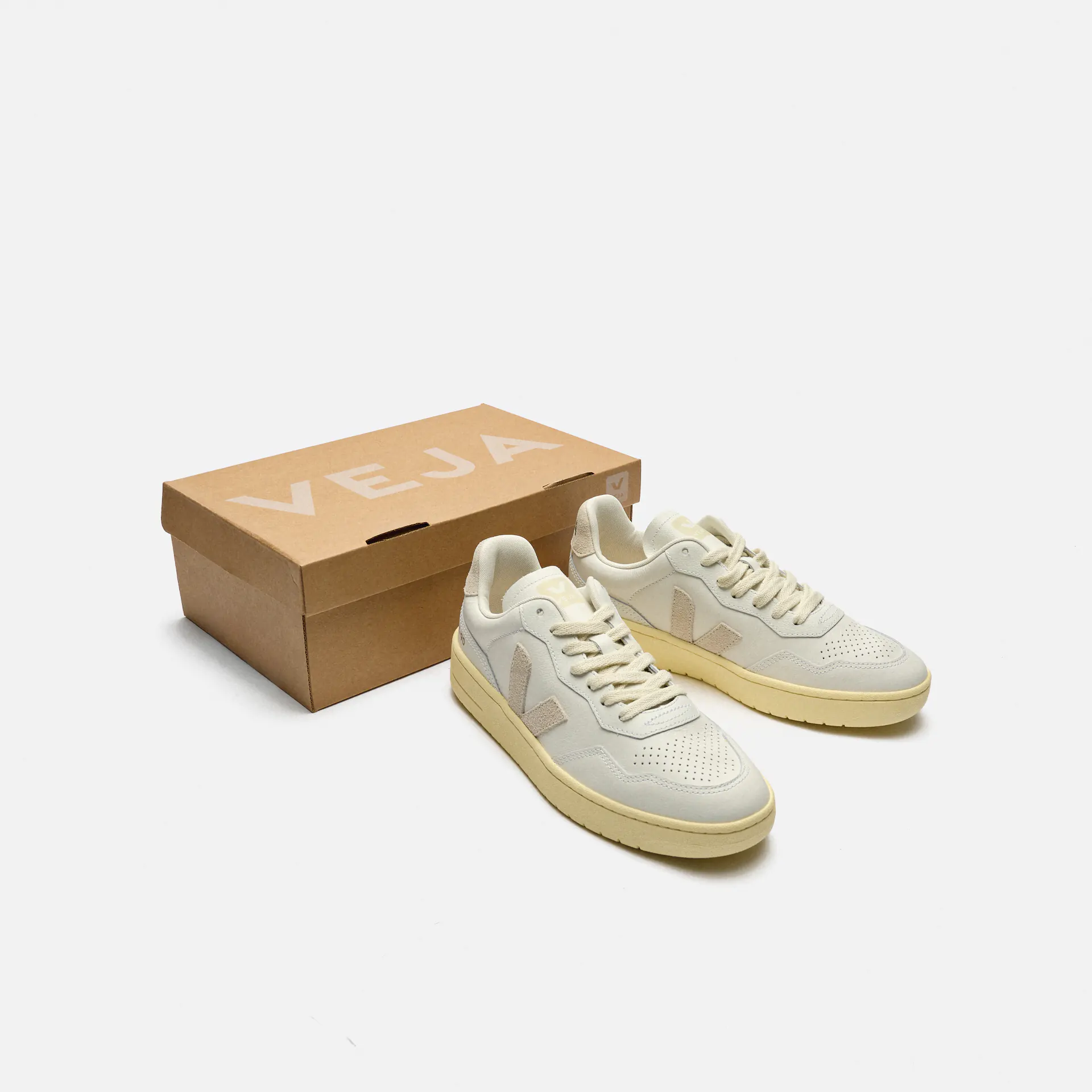 Veja V-90 Leather Sneaker Extra White Natural