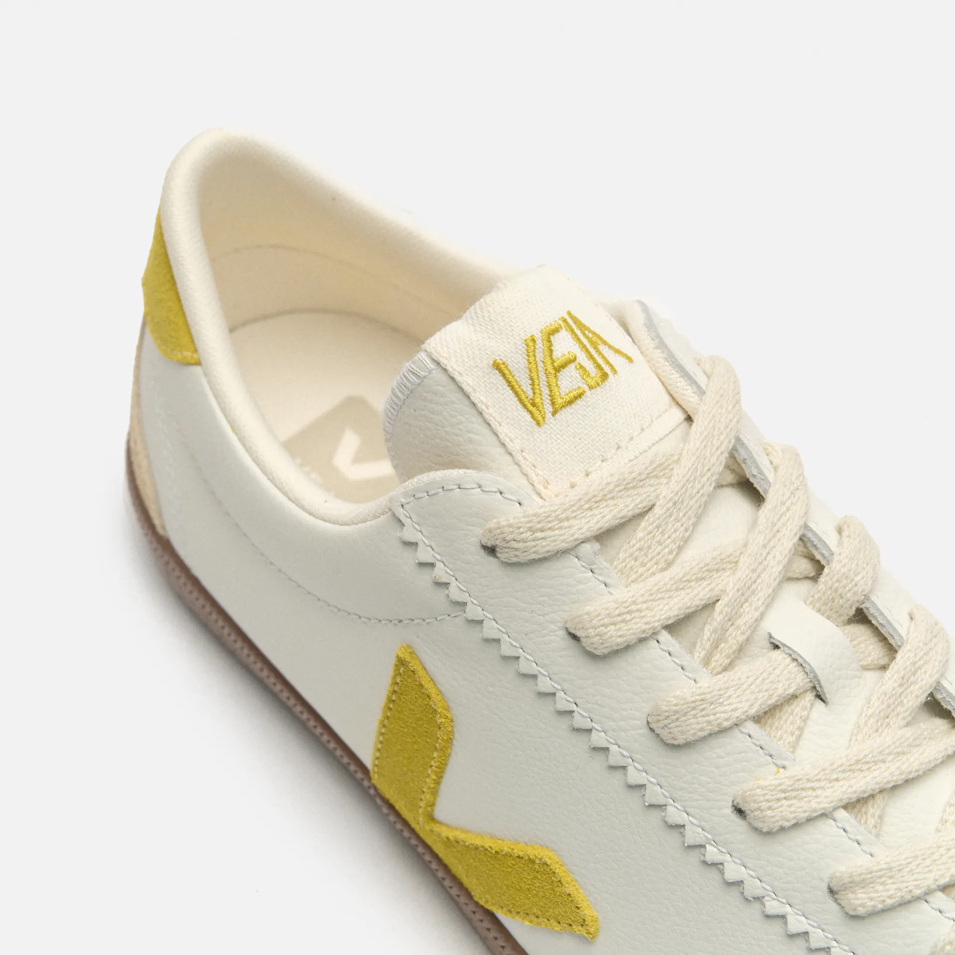 Veja Volley O.T. Leather White/Liquor/Bark