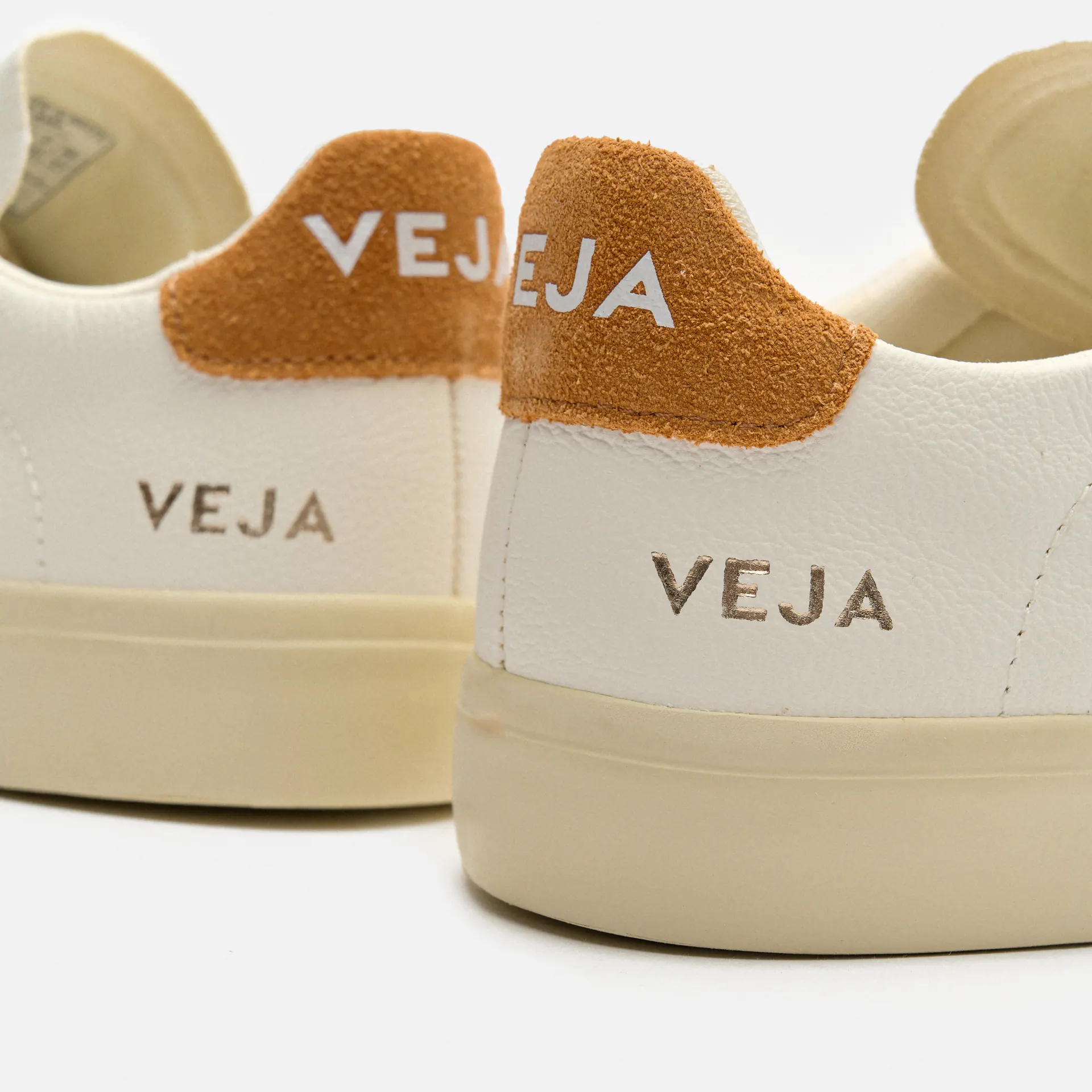 Veja Recife Logo Chromefree Leather Sneaker Extra White/Umber