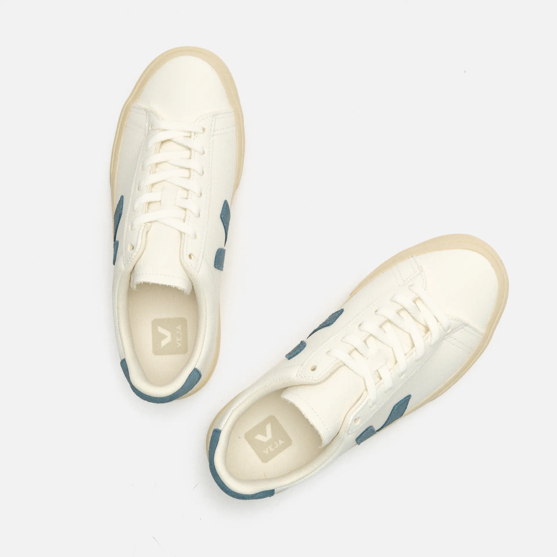 Veja Campo Chromefree Leather Sneaker Extra White/California