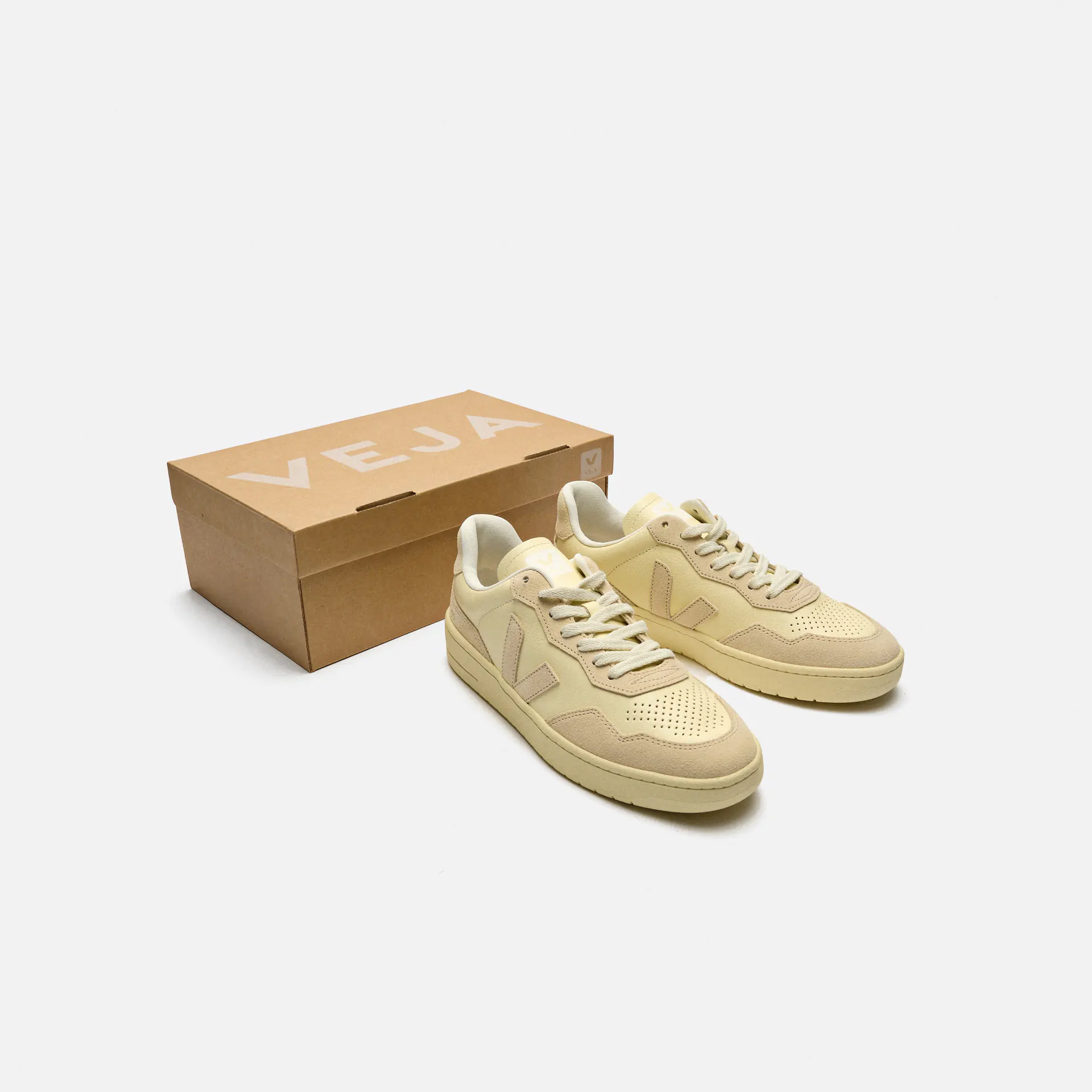 Veja V-90 Leather Sneaker Cashew Oat